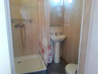 Гостевой дом Гостевой дом Южная Пальмира Пицунда Трехместный номер с видом на горы-6