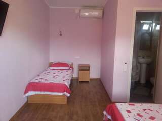 Гостевой дом Гостевой дом Южная Пальмира Пицунда Трехместный номер с видом на горы-20