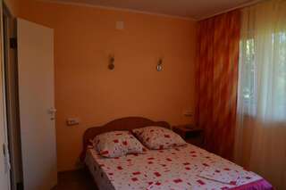 Гостевой дом Гостевой дом Южная Пальмира Пицунда Трехместный номер с видом на горы-24